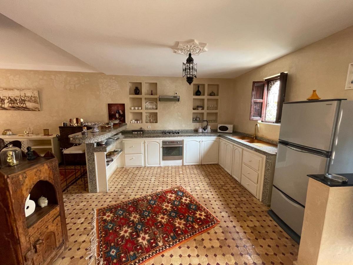 Cheerful 4-Bedroom Home In 미를레프트 외부 사진